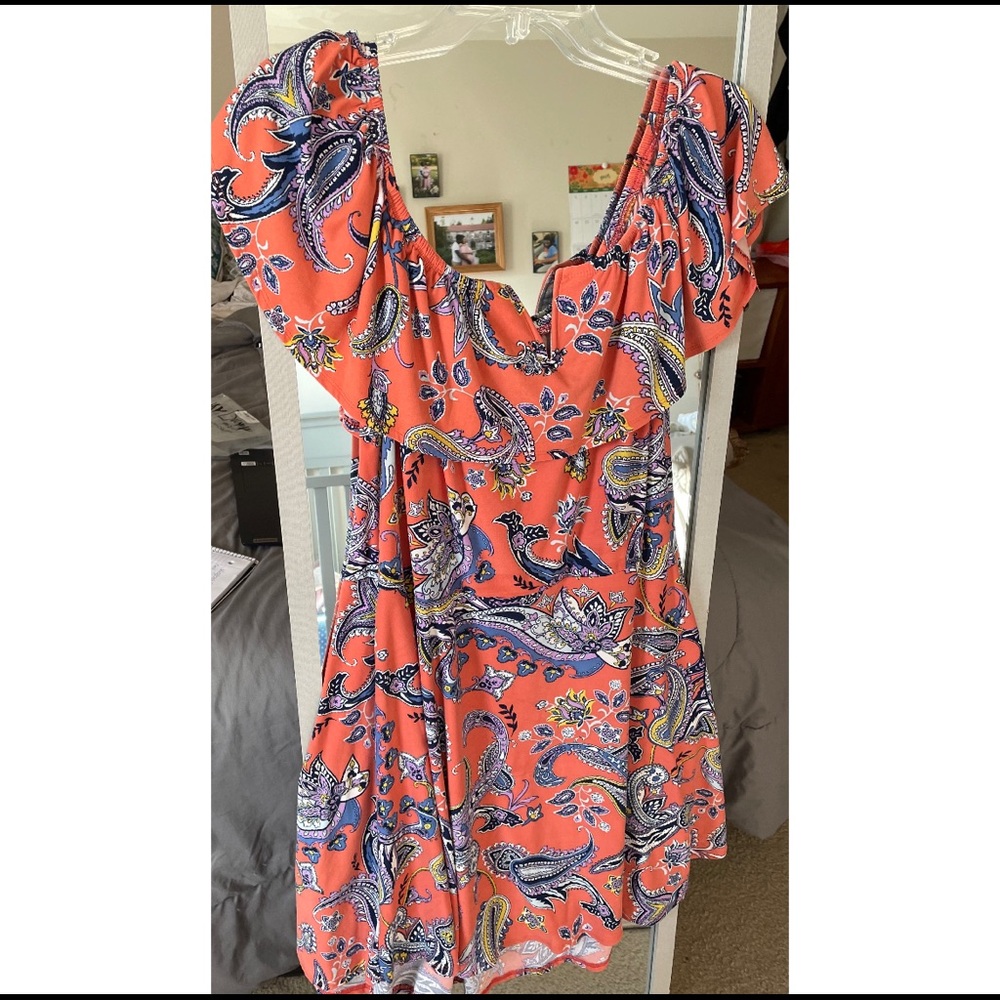 Super cute summer dress! Very flattering 🧡🧡